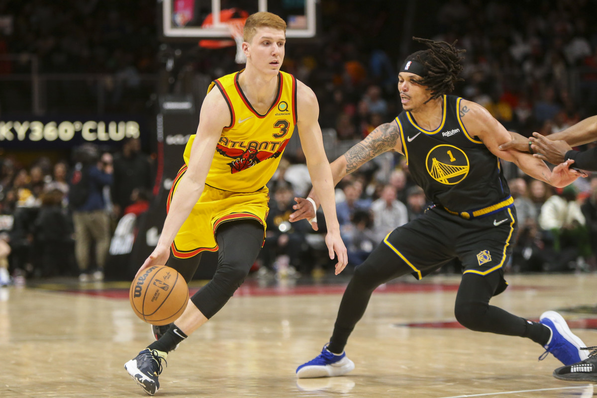Mar 25, 2022; Atlanta, Georgia, USA; Atlanta Hawks guard Kevin Huerter (3) dribbles past Golden State Warriors guard Damion Lee (1) in the second half at State Farm Arena.